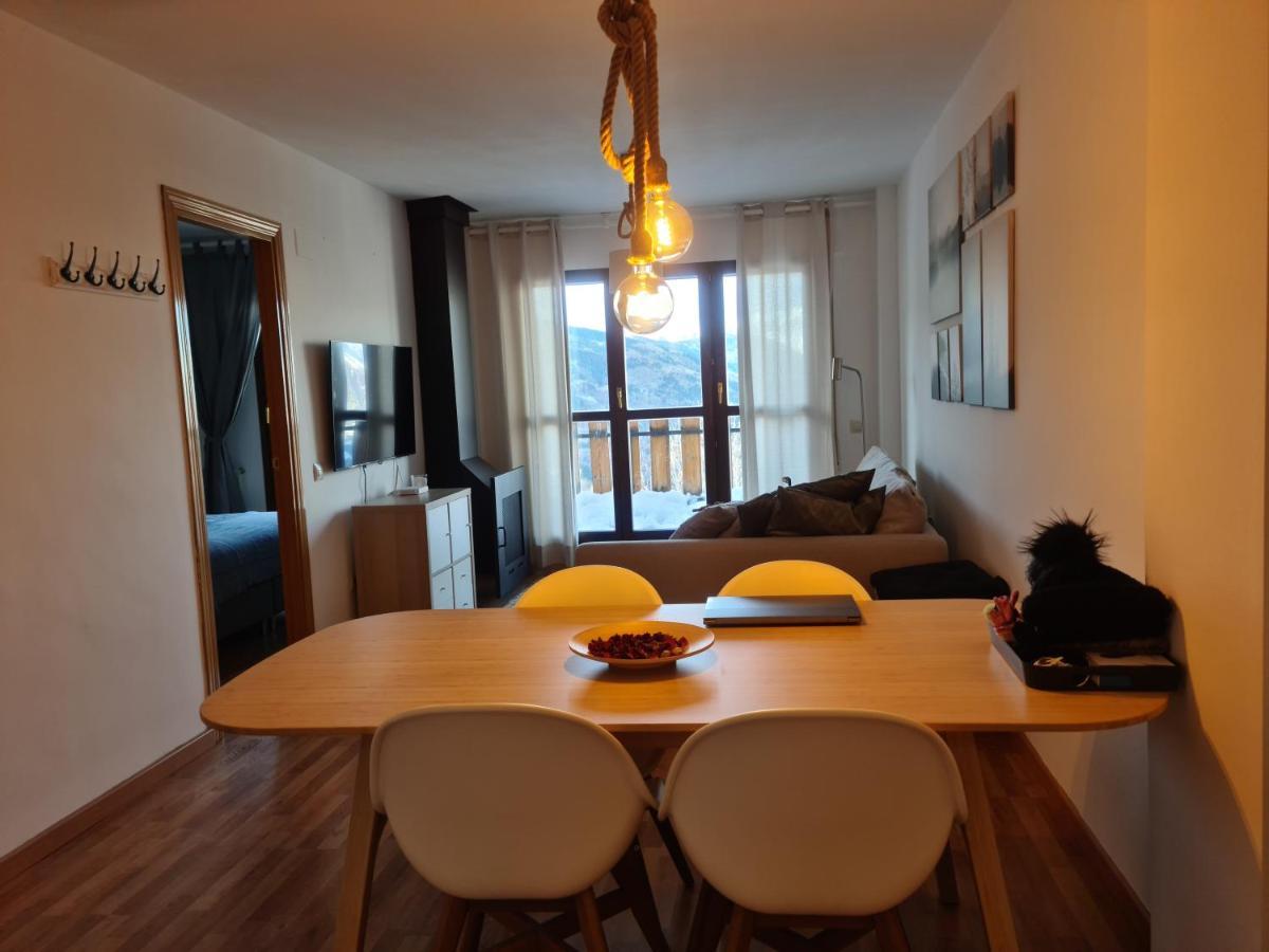 Tuhogarencerler Taquilla Parking En Pistas Apartment ภายนอก รูปภาพ