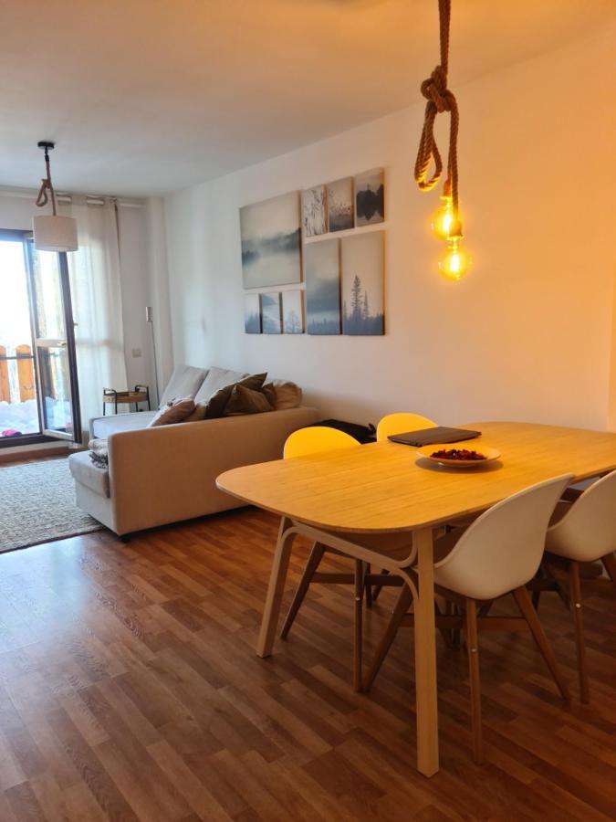 Tuhogarencerler Taquilla Parking En Pistas Apartment ภายนอก รูปภาพ