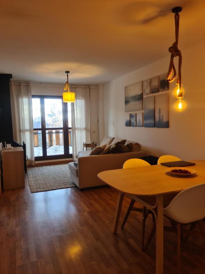 Tuhogarencerler Taquilla Parking En Pistas Apartment ภายนอก รูปภาพ